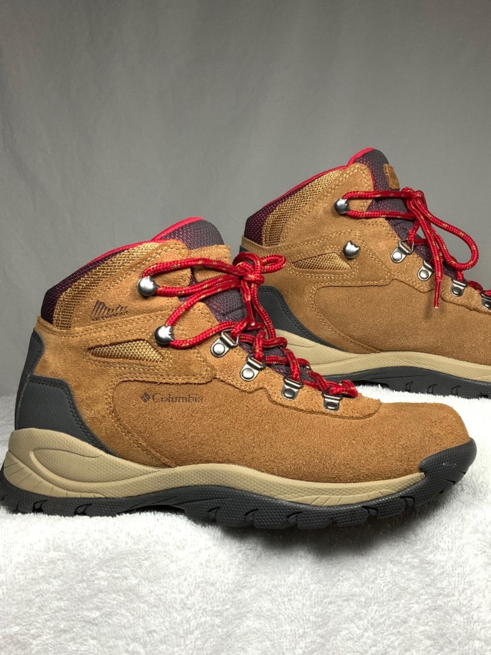 NEW - Columbia Newton Ridge™ Waterproof Amped Hiking Boot - Size 8.5